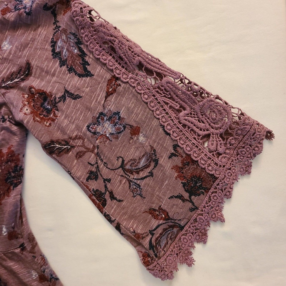 NWT Buckle Daytrip Floral Boho Top V-Neck with Tie Wrap Crochet Sleeves Size S - Picture 4 of 10
